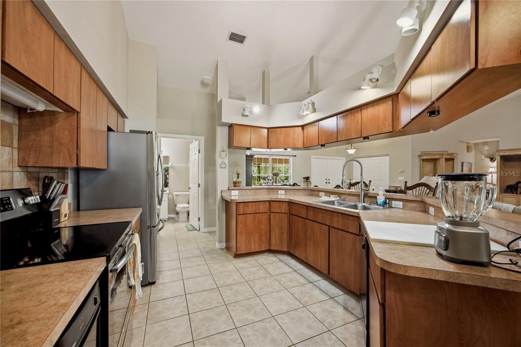 En Venta: $769,500 (5 camas, 4 baños, 3315 Pies cuadrados)