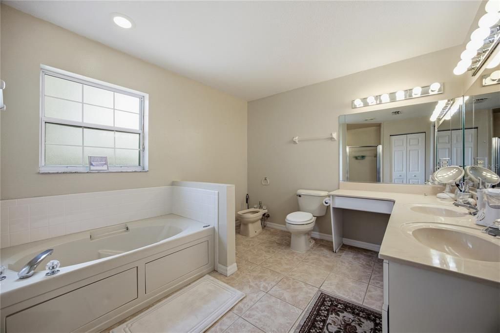 En Venta: $769,500 (5 camas, 4 baños, 3315 Pies cuadrados)
