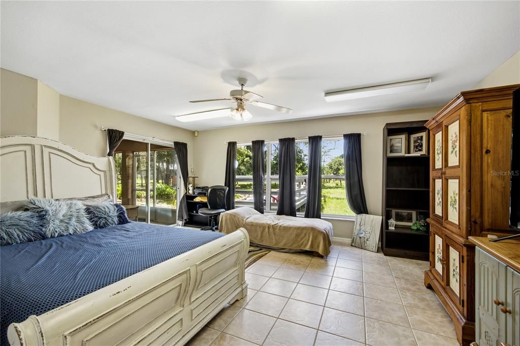 En Venta: $769,500 (5 camas, 4 baños, 3315 Pies cuadrados)