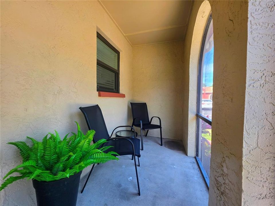 For Sale: $249,900 (2 beds, 1 baths, 739 Square Feet)