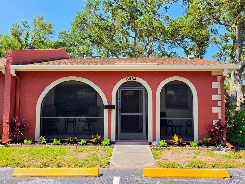 For Sale: $249,900 (2 beds, 1 baths, 739 Square Feet)