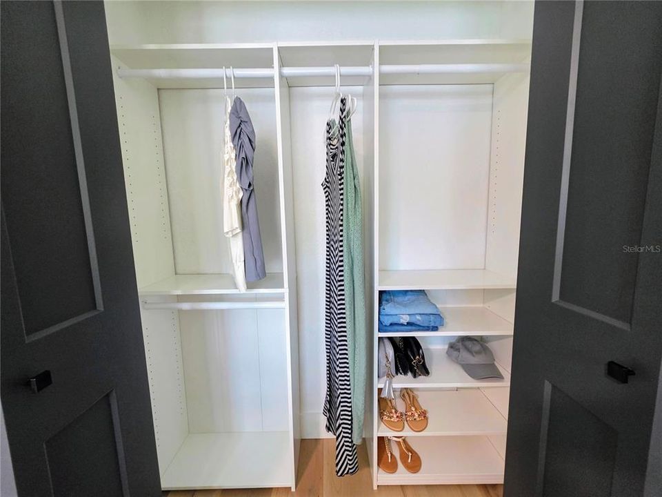 For Sale: $249,900 (2 beds, 1 baths, 739 Square Feet)