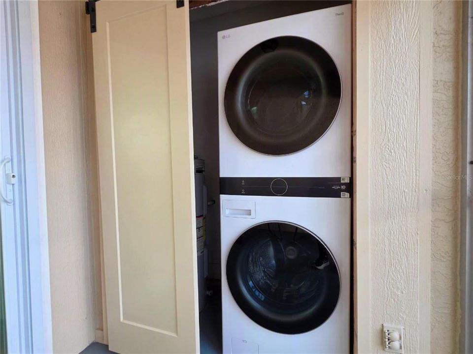 For Sale: $249,900 (2 beds, 1 baths, 739 Square Feet)
