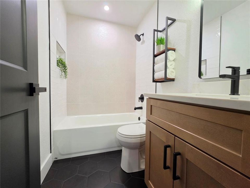 For Sale: $249,900 (2 beds, 1 baths, 739 Square Feet)
