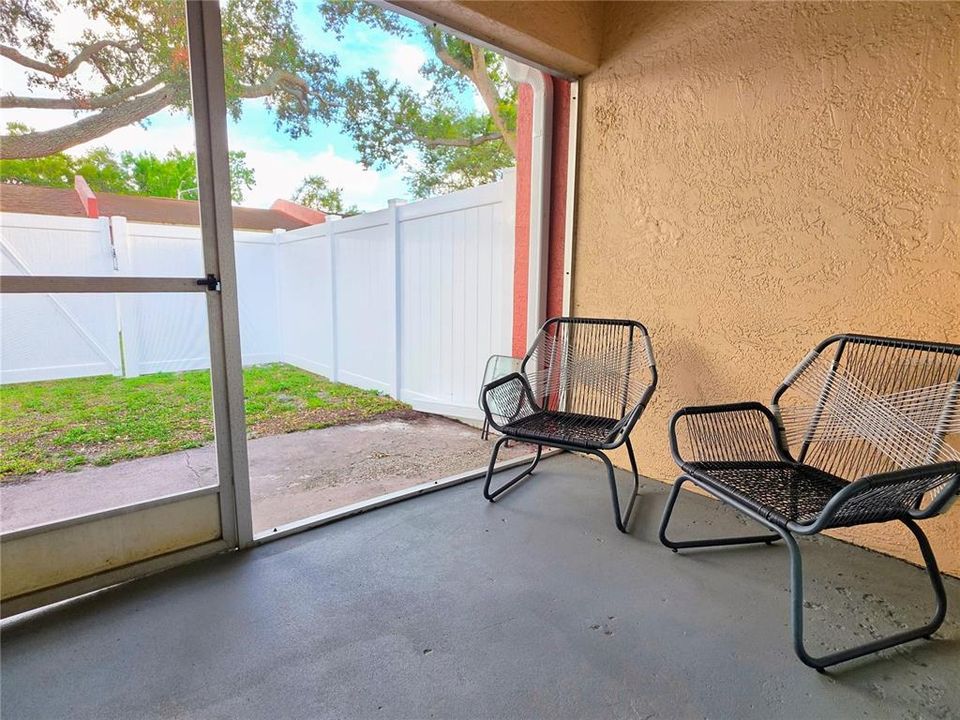 For Sale: $249,900 (2 beds, 1 baths, 739 Square Feet)