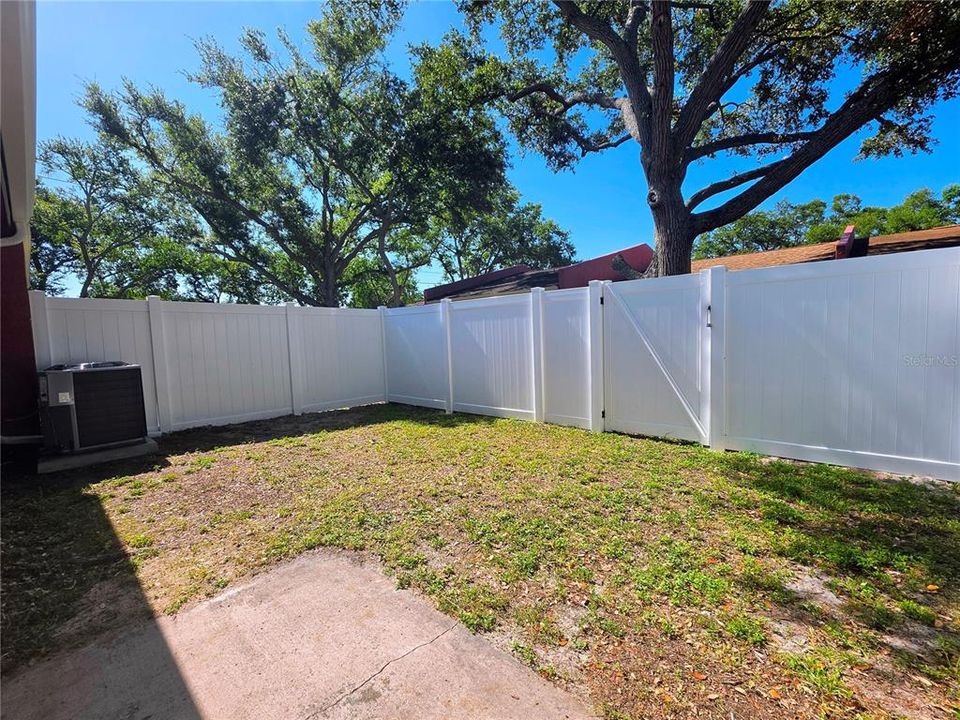 For Sale: $249,900 (2 beds, 1 baths, 739 Square Feet)