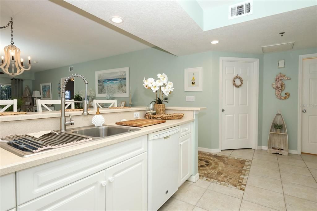 For Sale: $500,000 (3 beds, 2 baths, 1698 Square Feet)