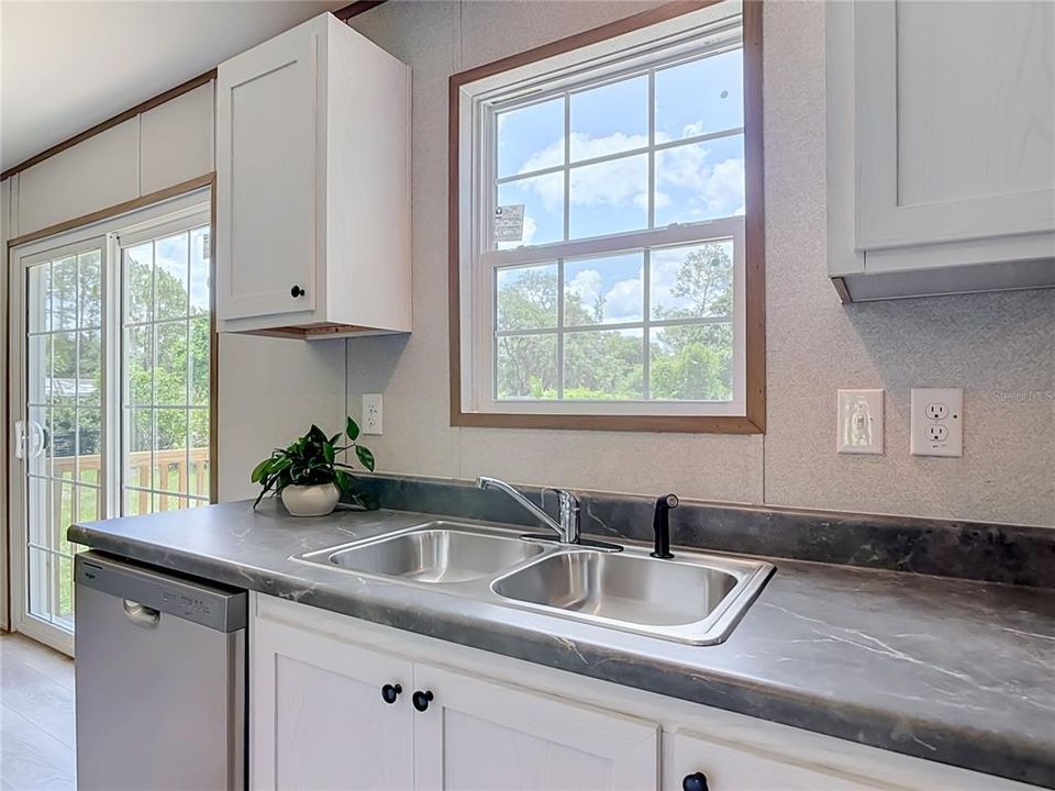 En Venta: $278,000 (4 camas, 2 baños, 1813 Pies cuadrados)