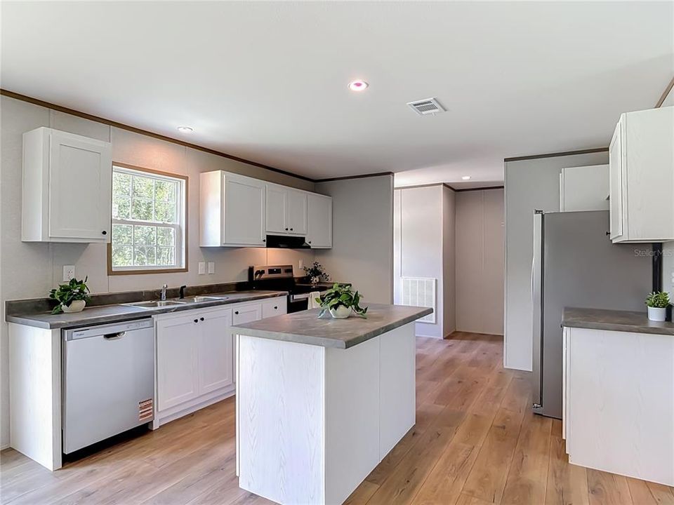 En Venta: $278,000 (4 camas, 2 baños, 1813 Pies cuadrados)