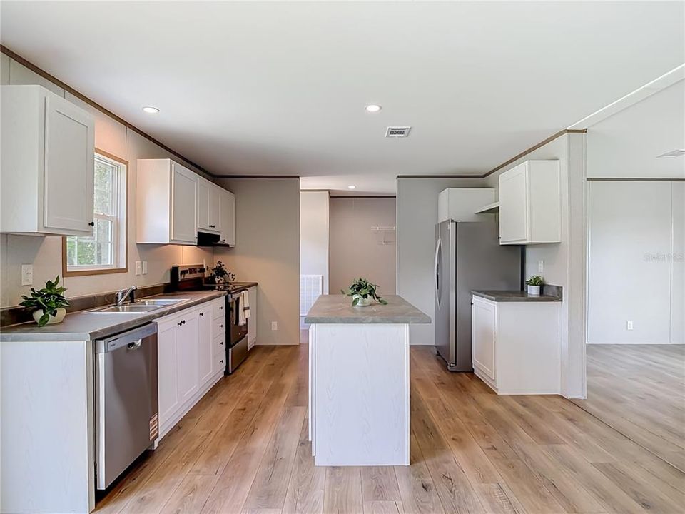 En Venta: $278,000 (4 camas, 2 baños, 1813 Pies cuadrados)
