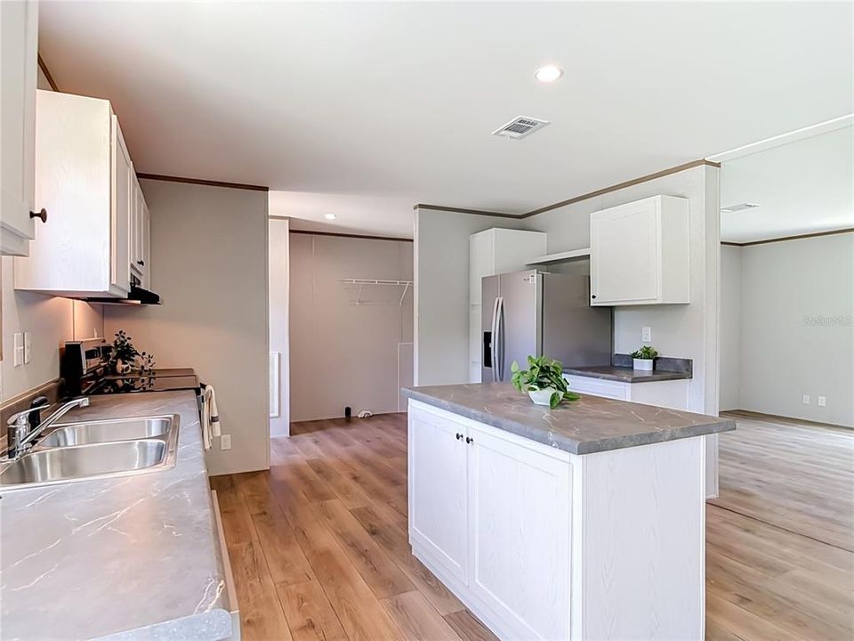 En Venta: $278,000 (4 camas, 2 baños, 1813 Pies cuadrados)
