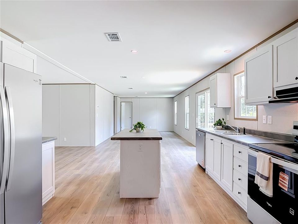 En Venta: $278,000 (4 camas, 2 baños, 1813 Pies cuadrados)