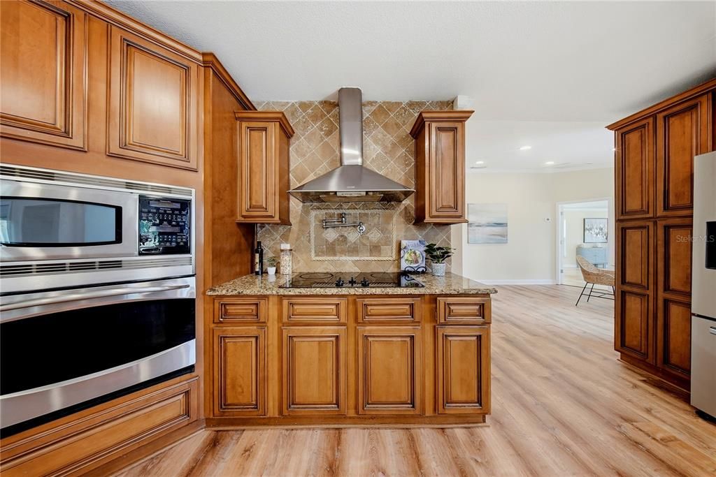 На продажу: $1,099,999 (4 спален, 3 ванн, 3930 Квадратных фут)