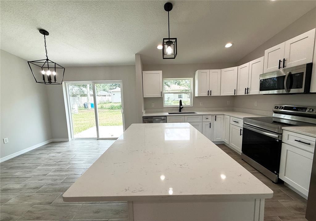For Sale: $249,900 (3 beds, 2 baths, 1209 Square Feet)