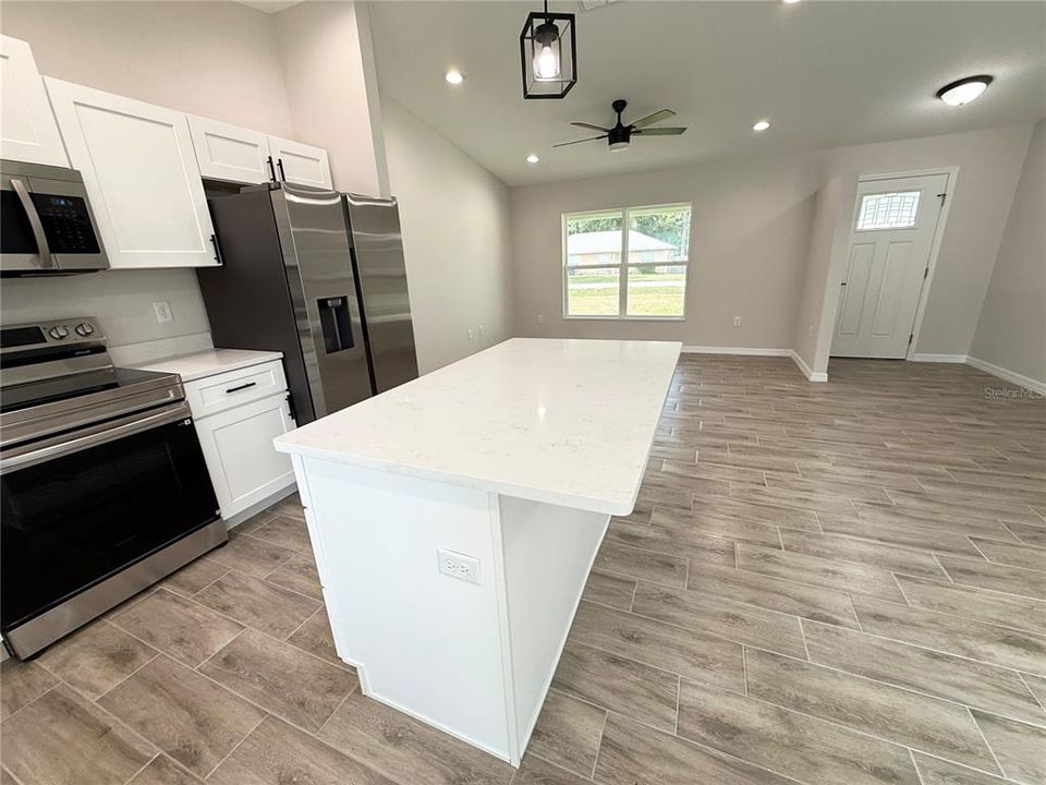For Sale: $249,900 (3 beds, 2 baths, 1209 Square Feet)