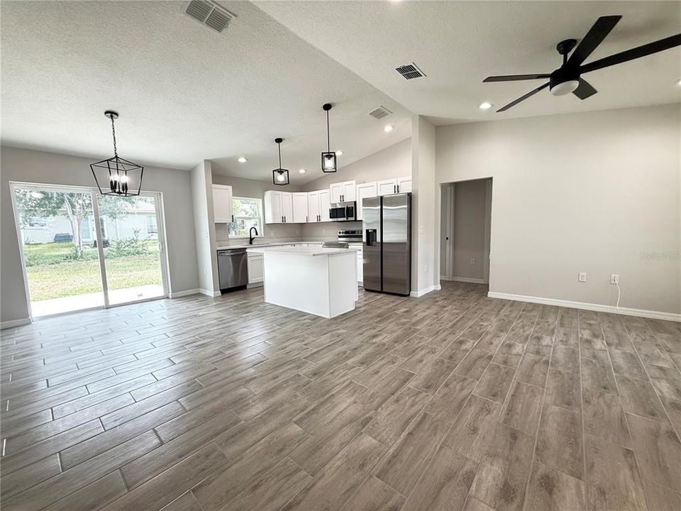 For Sale: $249,900 (3 beds, 2 baths, 1209 Square Feet)