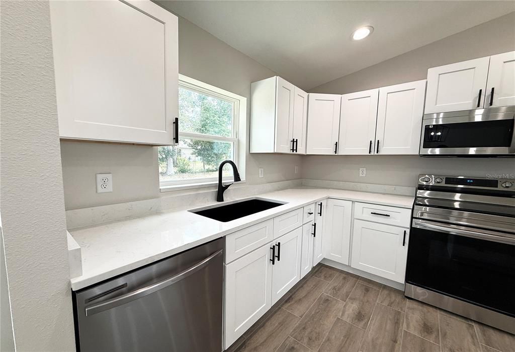 For Sale: $249,900 (3 beds, 2 baths, 1209 Square Feet)