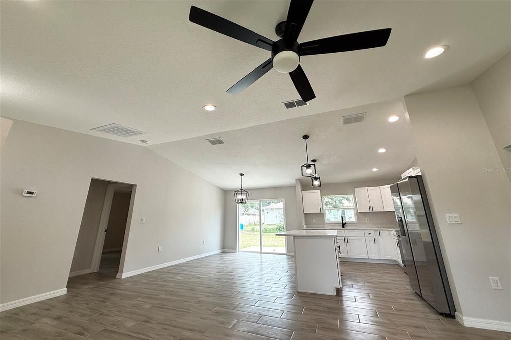 For Sale: $249,900 (3 beds, 2 baths, 1209 Square Feet)