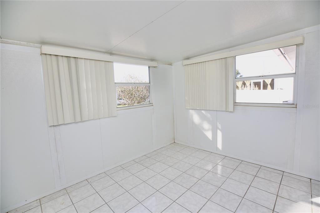 На продажу: $195,000 (2 спален, 1 ванн, 945 Квадратных фут)