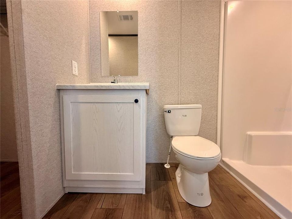 На продажу: $184,900 (2 спален, 2 ванн, 746 Квадратных фут)