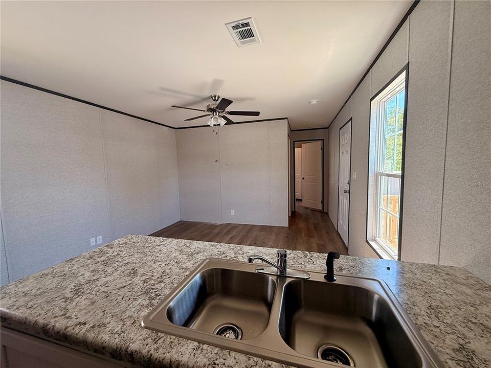 На продажу: $184,900 (2 спален, 2 ванн, 746 Квадратных фут)
