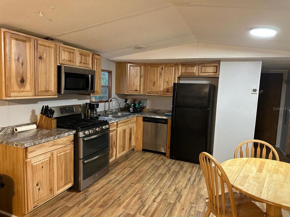 For Rent: $1,550 (3 beds, 2 baths, 1064 Square Feet)