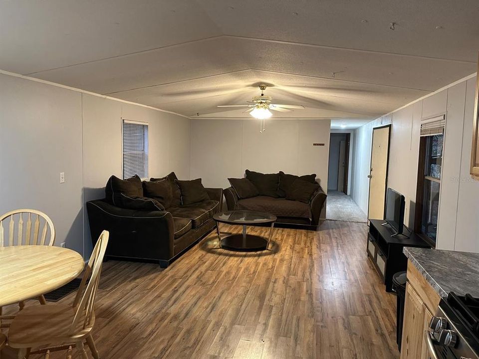 For Rent: $1,550 (3 beds, 2 baths, 1064 Square Feet)