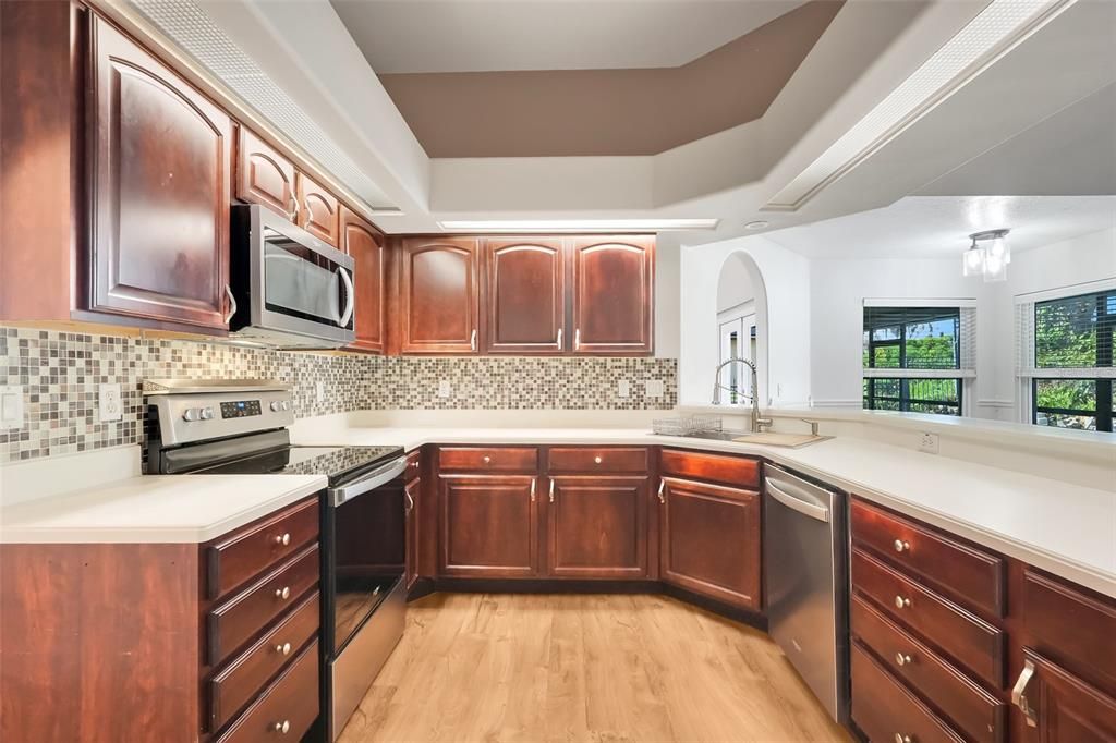 На продажу: $429,990 (3 спален, 2 ванн, 2253 Квадратных фут)