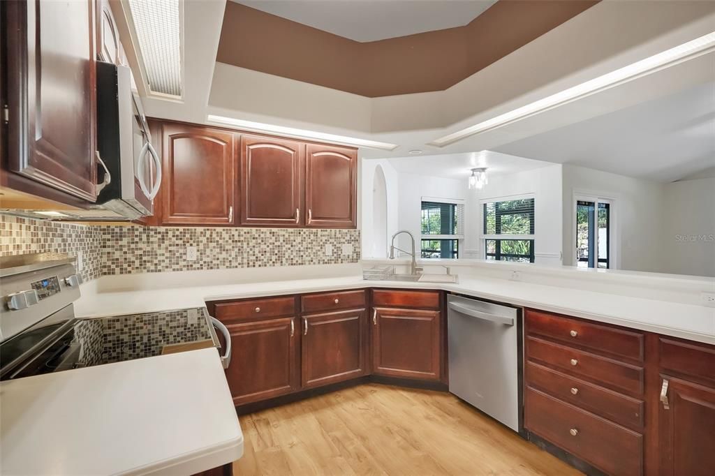 На продажу: $429,990 (3 спален, 2 ванн, 2253 Квадратных фут)