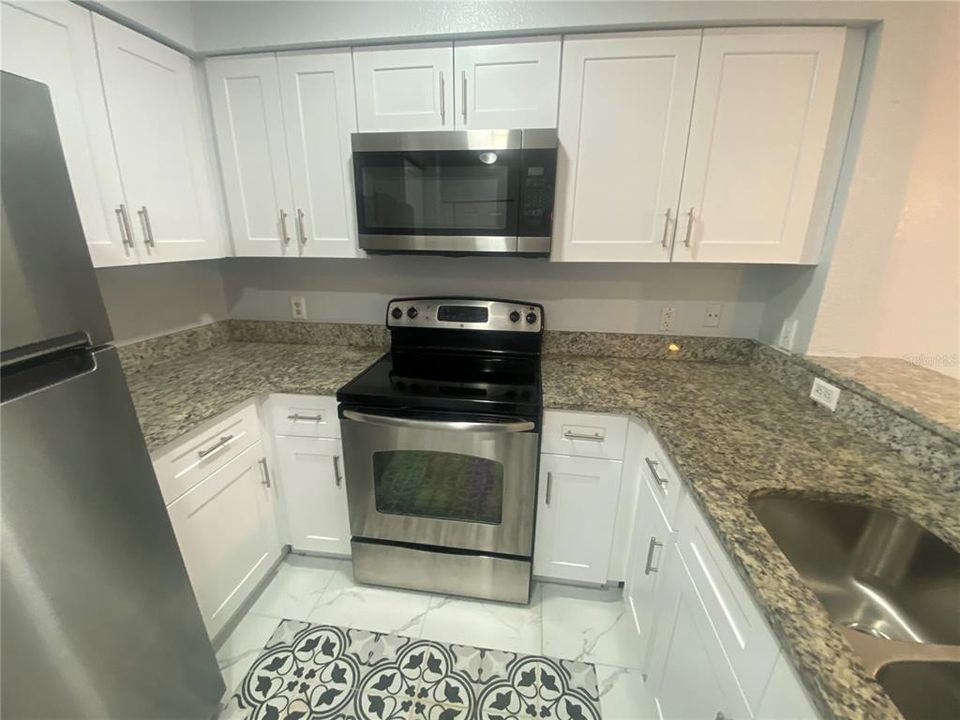 На продажу: $224,900 (2 спален, 2 ванн, 1020 Квадратных фут)