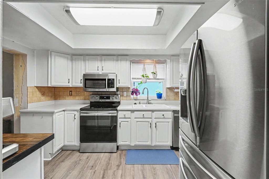 На продажу: $429,900 (2 спален, 1 ванн, 1096 Квадратных фут)