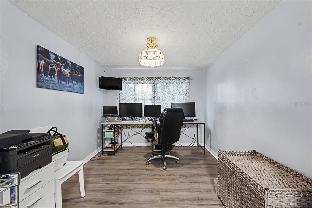 На продажу: $429,900 (2 спален, 1 ванн, 1096 Квадратных фут)