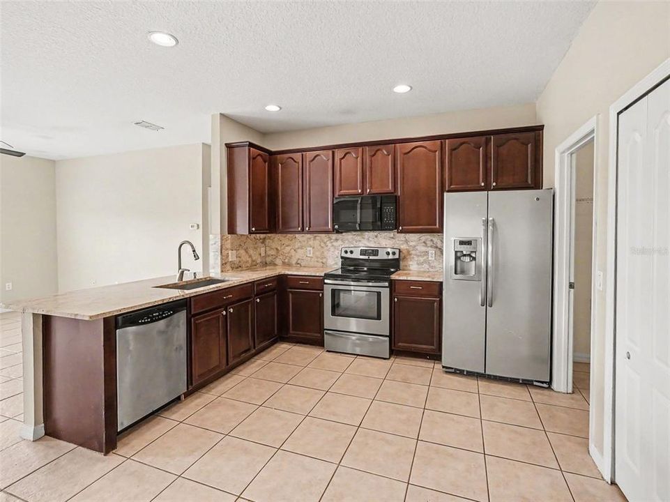 Active With Contract: $354,900 (3 beds, 2 baths, 1630 Square Feet)
