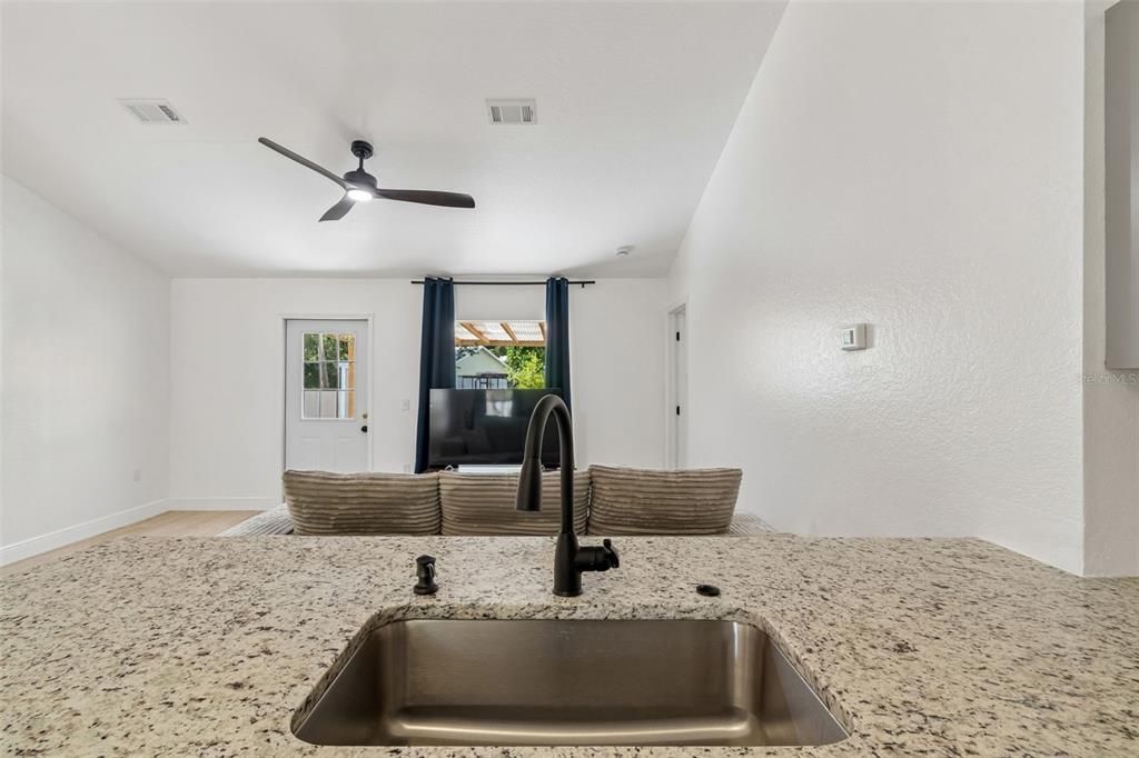 En Venta: $289,000 (3 camas, 2 baños, 1313 Pies cuadrados)