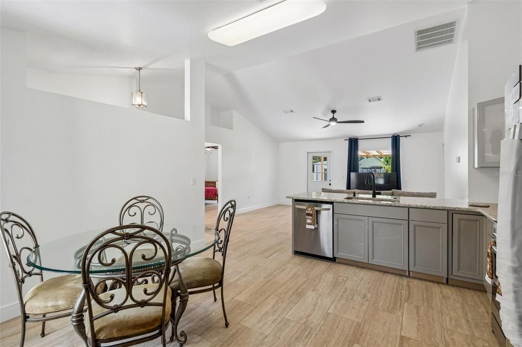 En Venta: $289,000 (3 camas, 2 baños, 1313 Pies cuadrados)