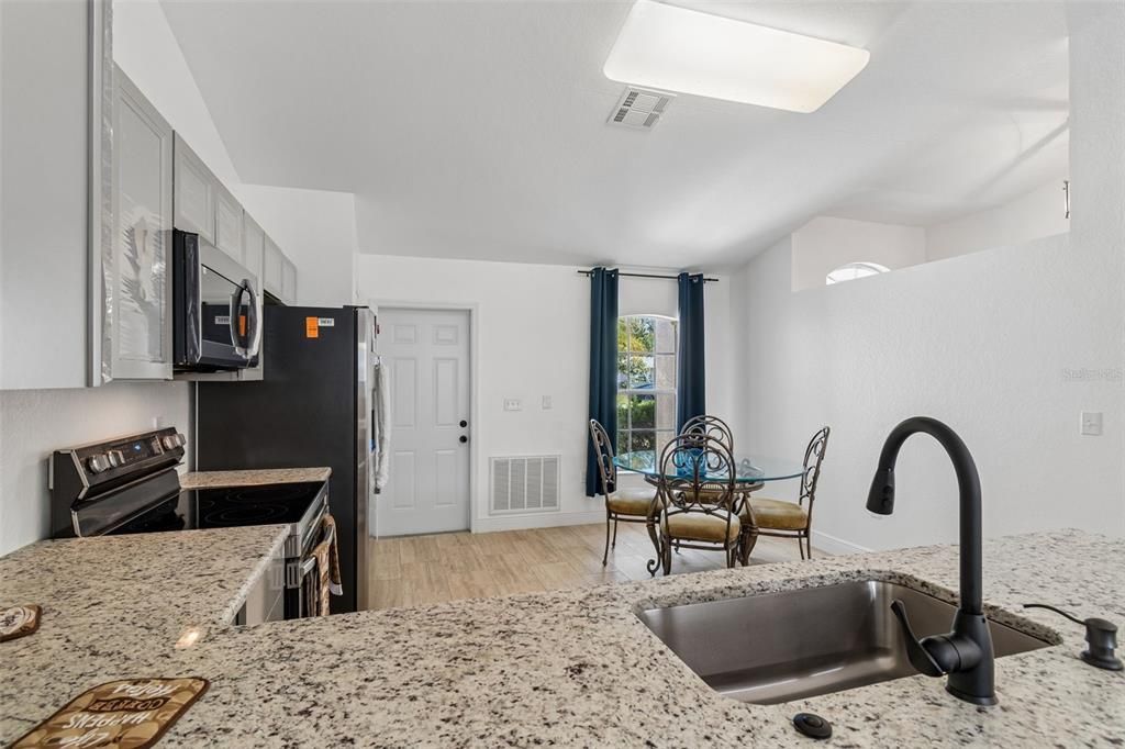 En Venta: $289,000 (3 camas, 2 baños, 1313 Pies cuadrados)