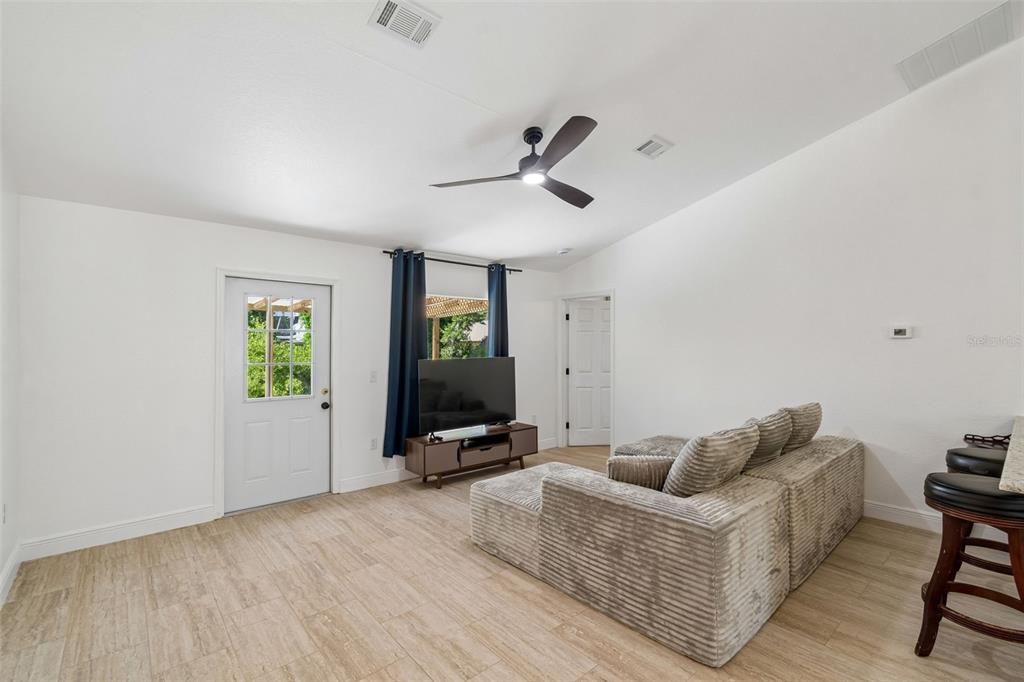 En Venta: $289,000 (3 camas, 2 baños, 1313 Pies cuadrados)