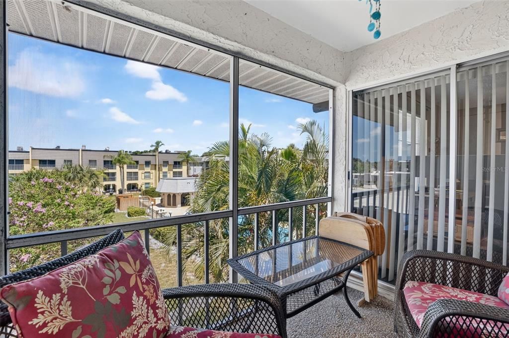 For Sale: $140,000 (2 beds, 2 baths, 1158 Square Feet)