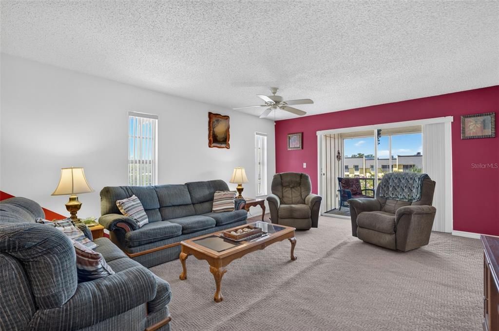For Sale: $140,000 (2 beds, 2 baths, 1158 Square Feet)