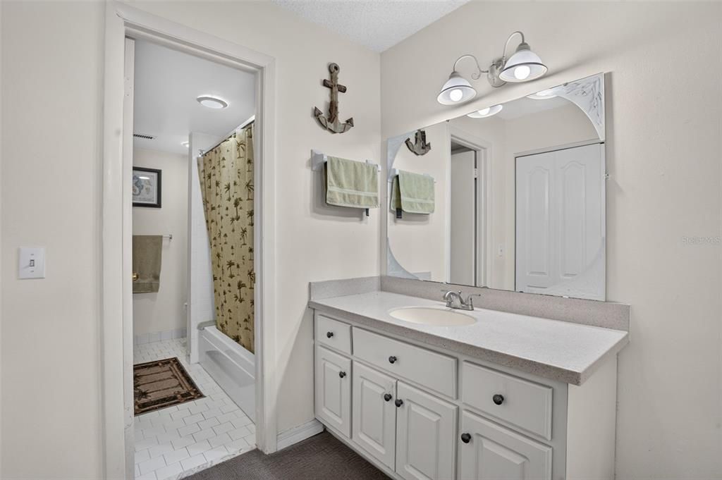 For Sale: $140,000 (2 beds, 2 baths, 1158 Square Feet)