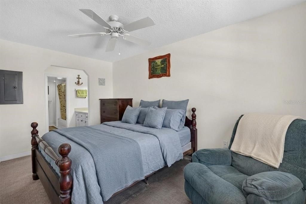 For Sale: $140,000 (2 beds, 2 baths, 1158 Square Feet)