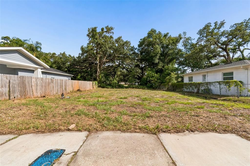 待售: $129,900 (0.11 acres)