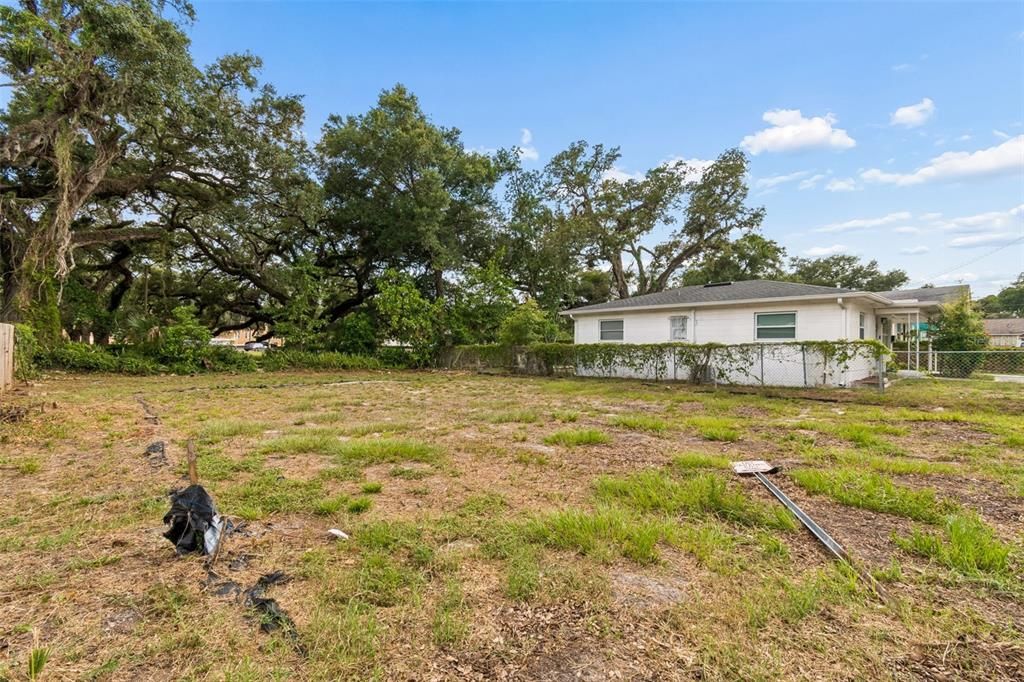 待售: $129,900 (0.11 acres)