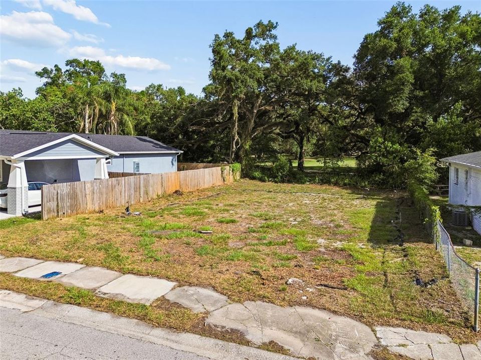 待售: $129,900 (0.11 acres)