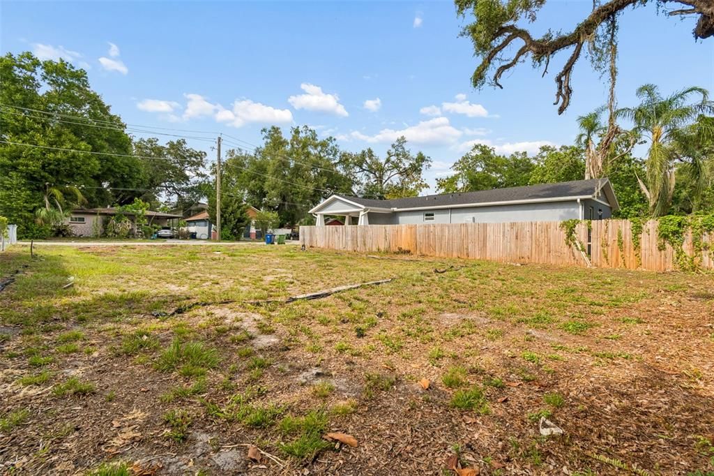 待售: $129,900 (0.11 acres)