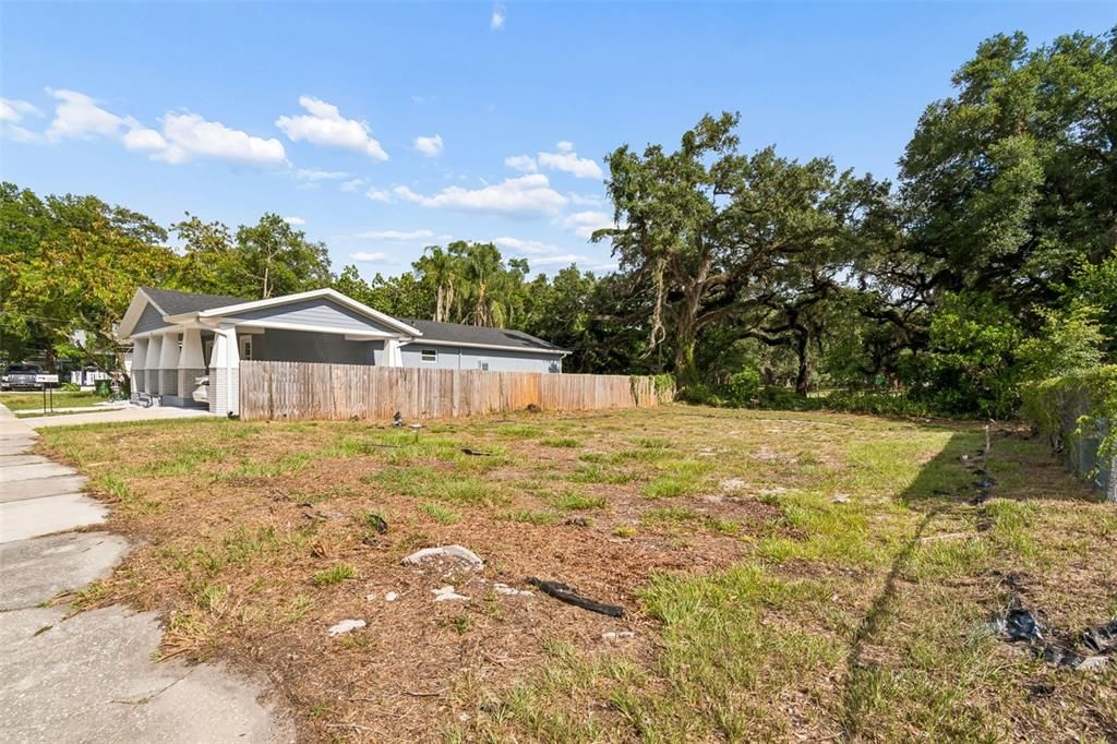 待售: $129,900 (0.11 acres)