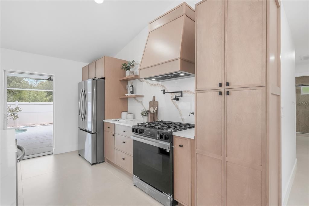 На продажу: $629,900 (3 спален, 2 ванн, 1742 Квадратных фут)