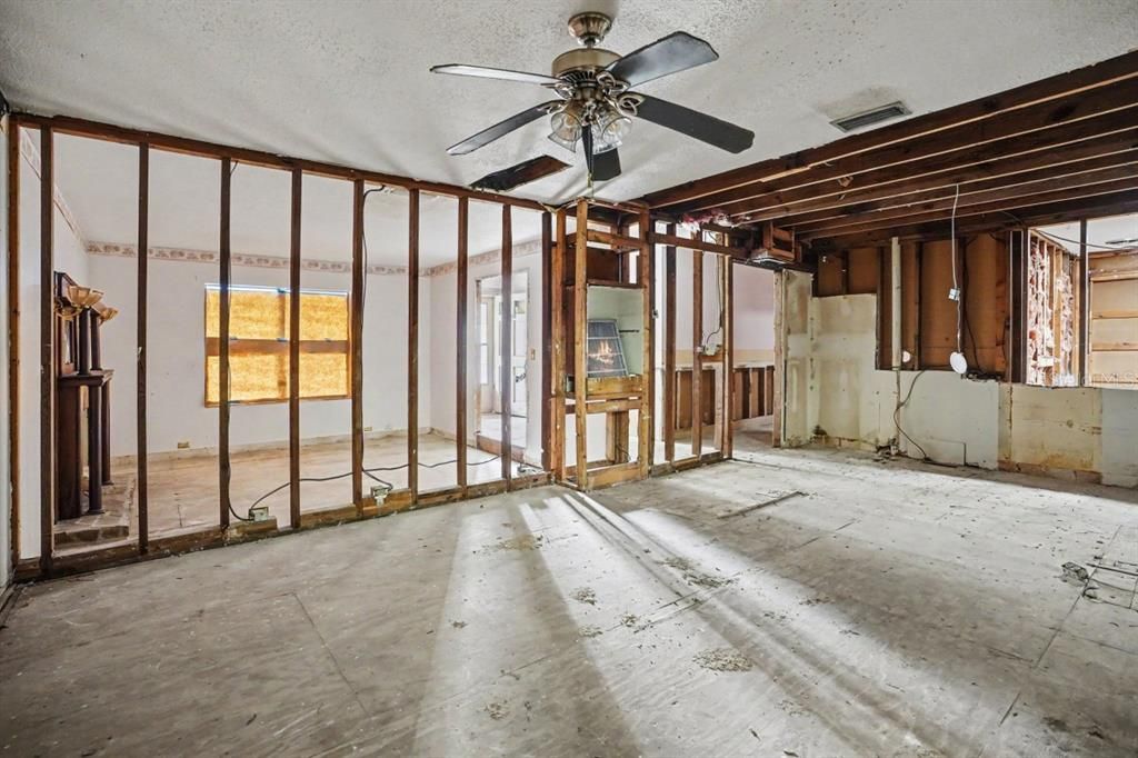 На продажу: $249,990 (3 спален, 3 ванн, 1756 Квадратных фут)