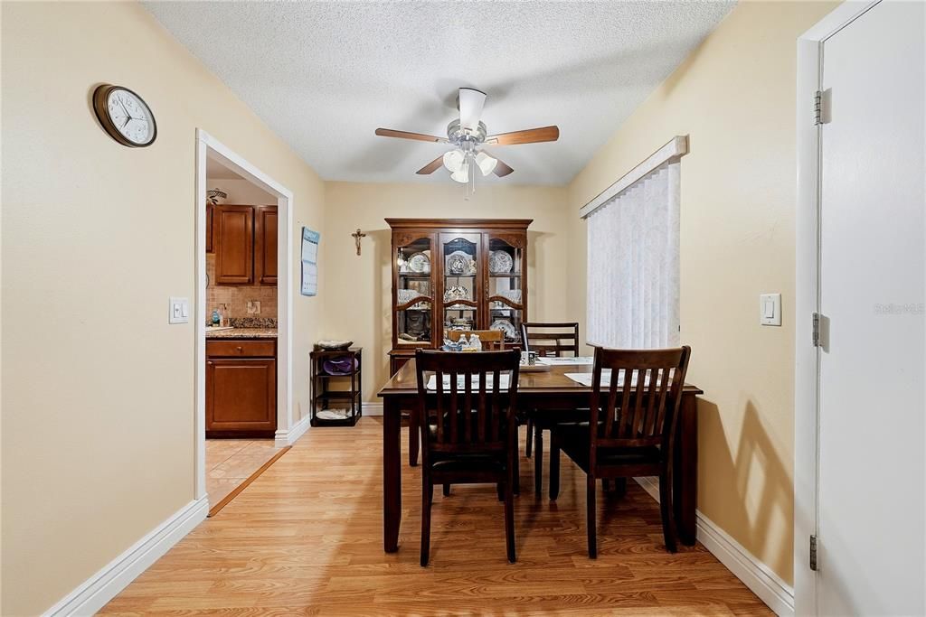 Activo con contrato: $115,900 (2 camas, 1 baños, 973 Pies cuadrados)