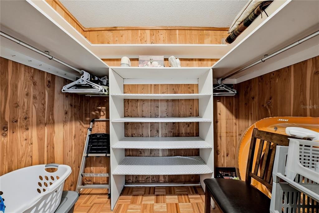 Activo con contrato: $115,900 (2 camas, 1 baños, 973 Pies cuadrados)